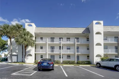 8600 Sunrise Lakes Blvd #207 1