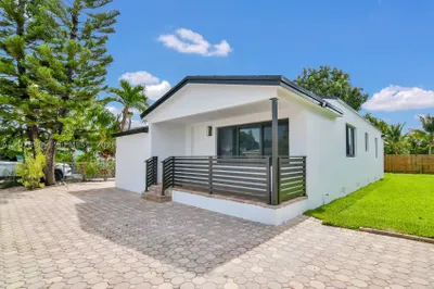 85 SW 30th Ave 1