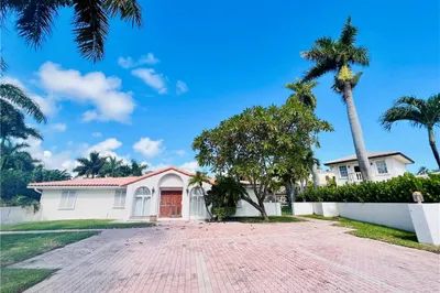 100 Circle Dr 1