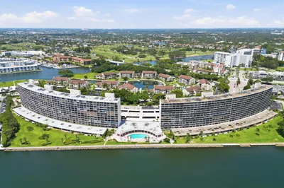 124 Lakeshore Drive #8280 1