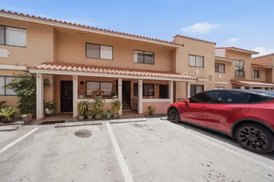 2710 W 60th Place #205 1