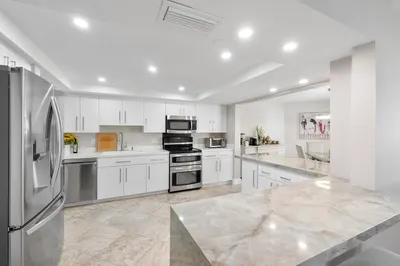 501 N Riverside Drive #203 1