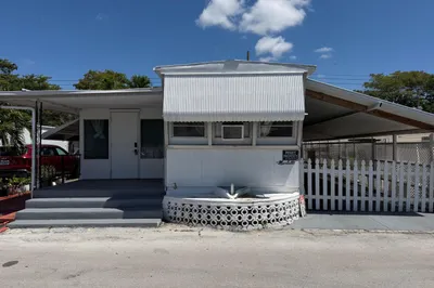 820 SW 1st Place 1