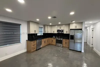 17 SW 6th Ave #17 1