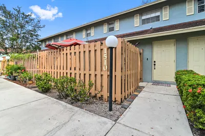 1510 Cypress Way E 1