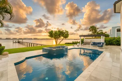3 Lakeside Palms Court 1