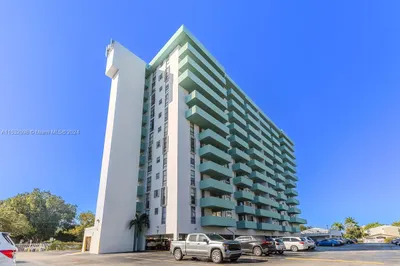 1825 W 44th Pl #808 1