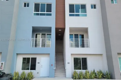 2555 NE 193 St #2114 1
