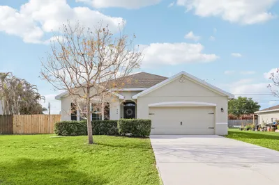 218 SW Kestor Drive 1