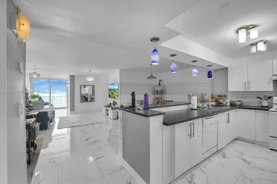 6450 COLLINS Avenue #704 1