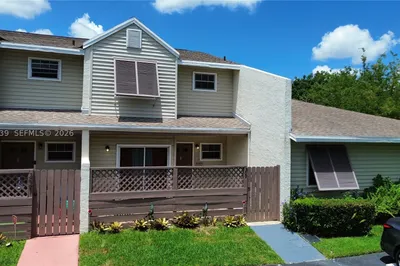 309 W Hemingway Cir 1