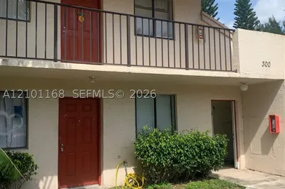 300 Nottingham Cir #J 1