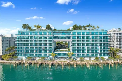 9201 E Bay Harbor Dr #710 1