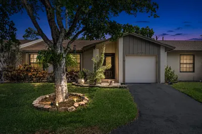 5284 Breadfruit Circle 1
