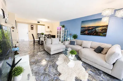 4200 Hillcrest Dr #403 1