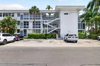 2727 Yacht Club Boulevard #1b 1