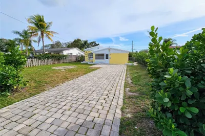 2040 NE 174th Street 1