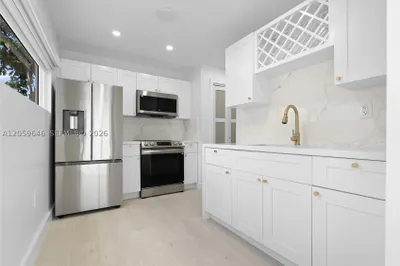 129 SW 9th Ave #3 1