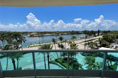 5025 Collins Ave #601 1