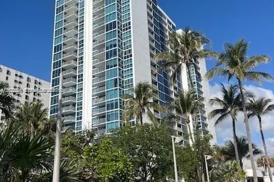 2655 Collins Ave #2302 1