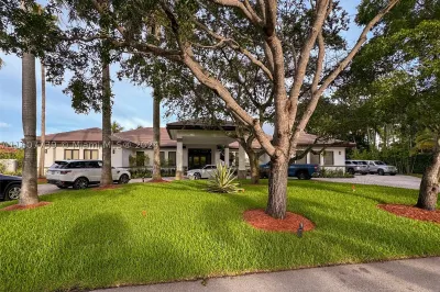 10300 SW 90th Ave 1