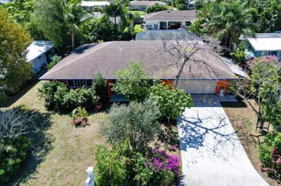 718 SW 27th Place 1
