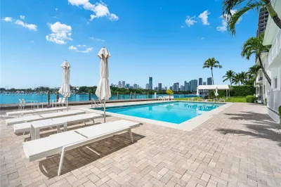 1120 Venetian Way #1C 1