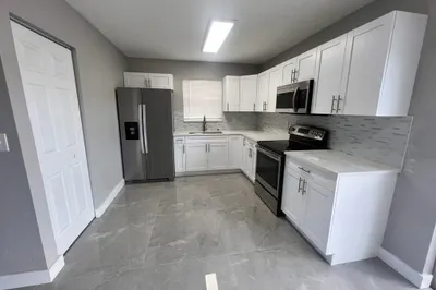 New Kitchen w/Cuartz Counters