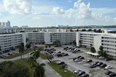 18011 Biscayne Blvd #905 1