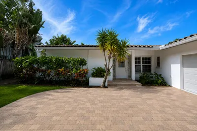 3230 Aqua Vista Exterior 3