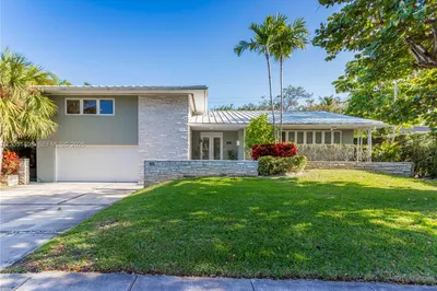 301 E Shore Dr E #301 1