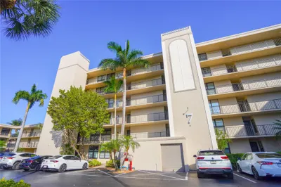 7 Royal Palm Way #304 1
