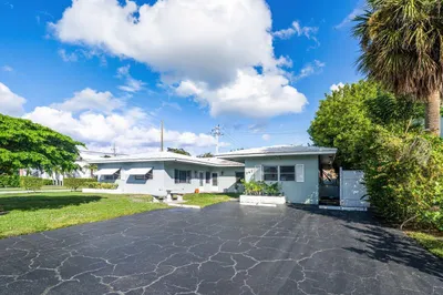262 SE 9th Ave.