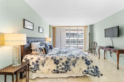 9341 Collins Ave #904 1