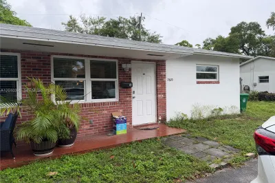2620 SW 51st St 1