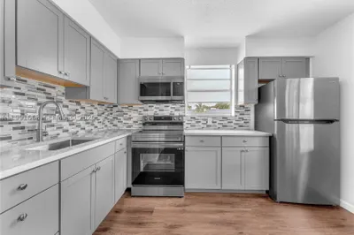 3750 SW 59th Ave #3 1