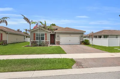 2335 SW Strawberry Terrace 1