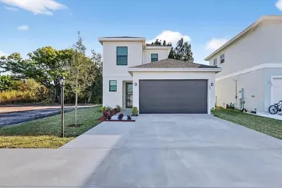 103 SW Seminole Crossing Street 1