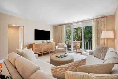 226 Brazilian Avenue #3b 1