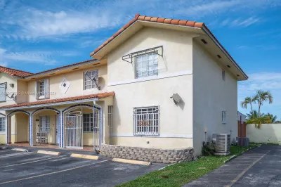 10101 W Okeechobee Rd #28-101 1