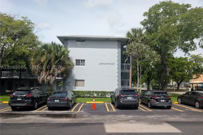 900 Tallwood Ave #305 1