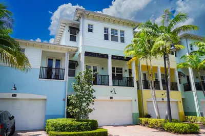 214 S Latitude Circle 1