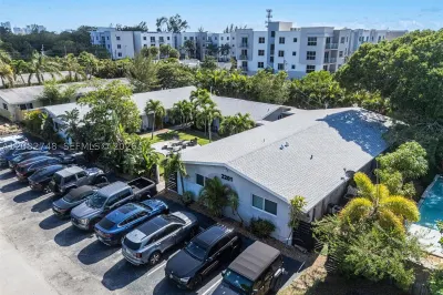 2201 NE 14th Ave #9 1