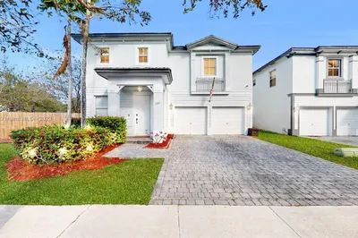 227 NE 31st Ave 1
