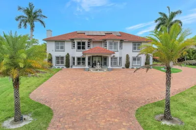 PALATIAL ESTATE ON FIVE ACRES!
