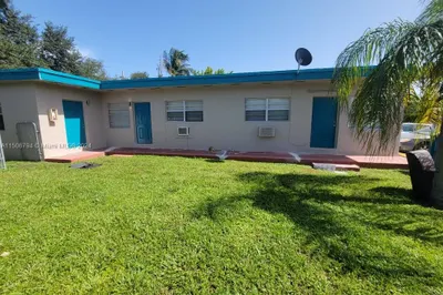 121 SW 5th Ct 1