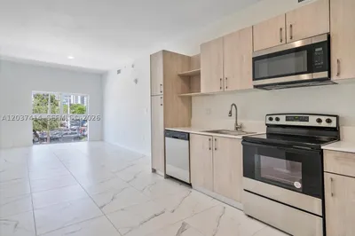 420 SW 7th Ave #304 1