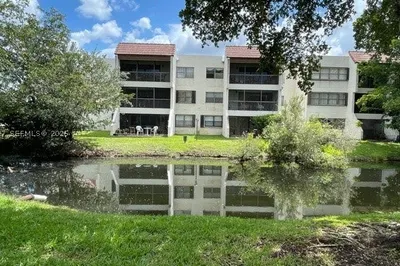 100 Lakeview Dr #103 1