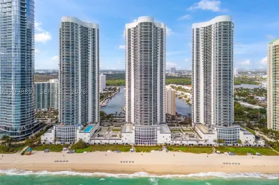 15901 Collins Ave #2801 1