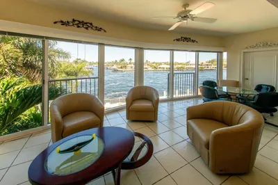 725 N Riverside Drive #301 1